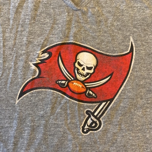 Fanatics‎ Tampa Bay Buccaneers slight v neck tee game day graphic size S - Picture 3 of 4